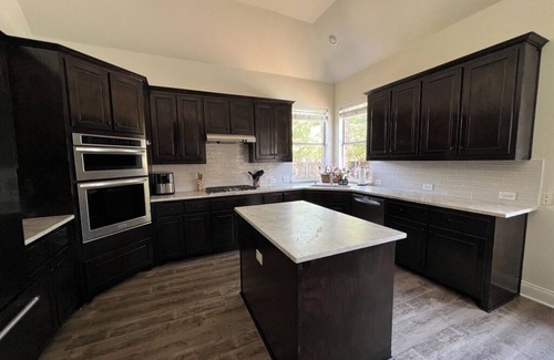 Allen House | Beautiful 4-bedroom house - Large backyard and pool & SPA - Games & smart TVs