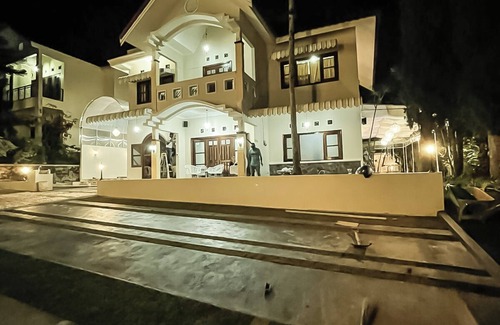 Oro Oro Ombo Villa | Beautiful 4-bedroom villa in Jawa Timur with stunning views ,comfy n homey villa