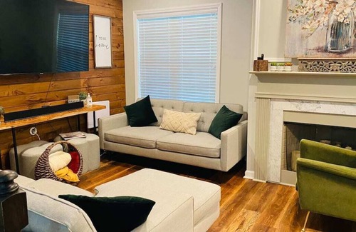 Charlotte House | Beautiful 4 BR 2.5 baths centrally located