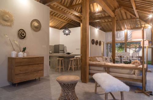 Petitenget Villa | Beautiful 4 BR villa in Seminyak square