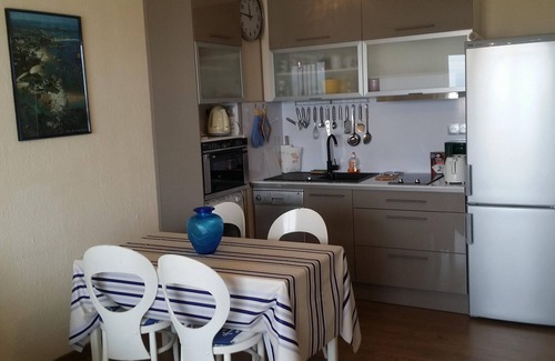 Tregastel Apartment | Beautiful 4-person apartment* on the beach Superb sea view