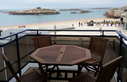 Tregastel Apartment | Beautiful 4-person apartment* on the beach Superb sea view