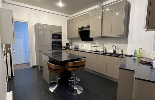 17th Arrondissement Apartment | Beautiful 4 PP in magnificent building less than 5 mns walk from Parc Monceau