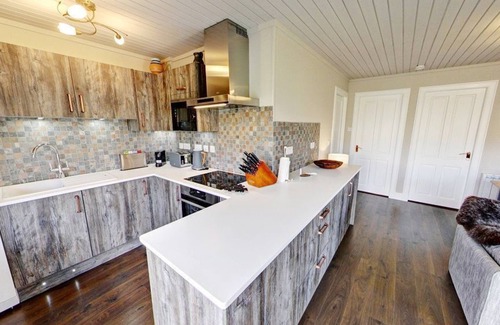 Crianlarich Ski Chalet | Beautiful 4 star, 2 bedroom chalet with stunning loch and mountain views
