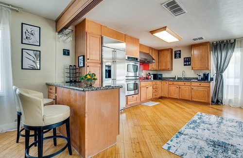 Las Vegas House | Beautiful 4bedroom,3bath ,5bed,2 sleep sofa,10 min Downtown,Pool,Hot Tub! Game !