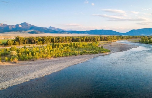 Livingston House | Beautiful 4BR Home on the Yellowstone River