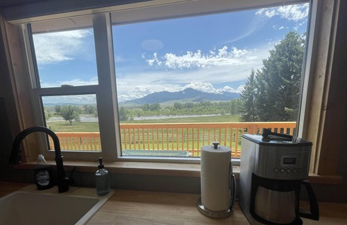 Livingston House | Beautiful 4BR Home on the Yellowstone River