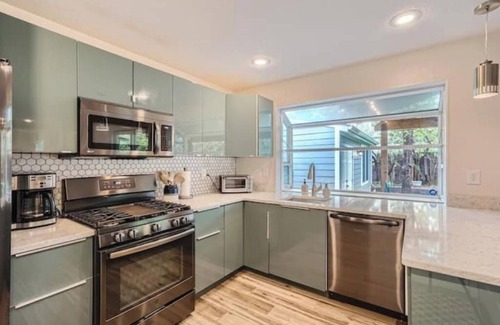 Louisville House | Beautiful 5 BDR Louisville Home W/Private Backyard