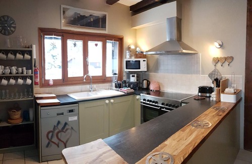 Samoens Ski Chalet | Beautiful 5 Bed, 4 Bath Refurbished Chalet - Garden And private Parking