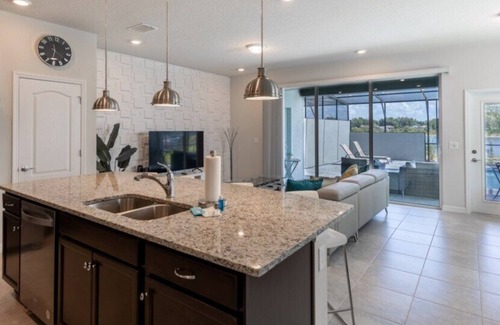 Loughman House | Beautiful 5 Bed Home Away from Home