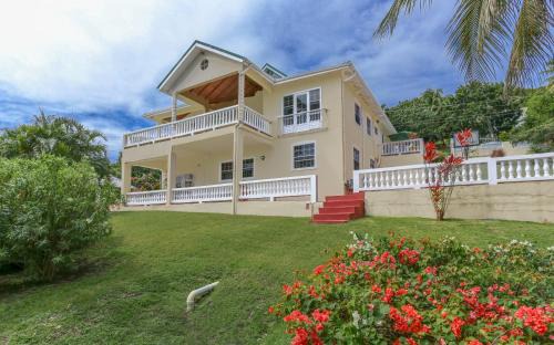 Cap Estate Villa | Beautiful 5-bed villa with views and pool - Decaj villa