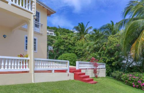 Cap Estate Villa | Beautiful 5-bed villa with views and pool - Decaj villa