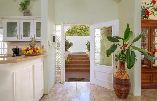 Cap Estate Villa | Beautiful 5-bed villa with views and pool - Decaj villa