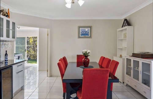 North Booval House | BEAUTIFUL 5 BEDROOM HOME WITH POOL, DUCTED AIR CONDITIONING, WIFI.LOTS OF ROOM