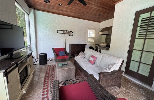 Sunset Park House | Beautiful 5-bedroom Home in South Tampa with Pool on the Water