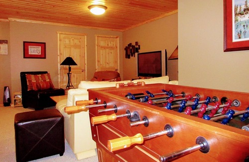 East Kootenay House | Beautiful 5 Bedroom Log Cabin