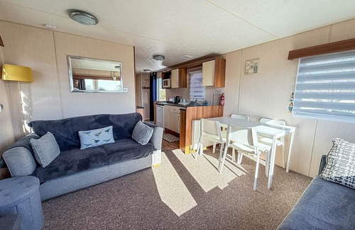 Hunstanton House | Beautiful 6 berth caravan for hire with huge decking at Manor Park ref 23142K