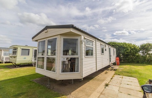 Mappleton House | Beautiful 6 berth caravan for hire at Skipsea Sands Holiday Park ref 41013NF