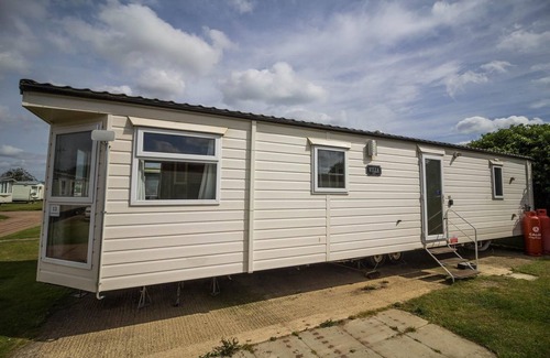 Mappleton House | Beautiful 6 berth caravan for hire at Skipsea Sands Holiday Park ref 41013NF