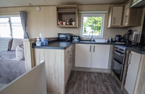 Walton on the Naze House | Beautiful 8 berth caravan at Naze Marine Holiday Park in Essex ref 17003D