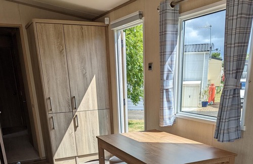 Walton on the Naze House | Beautiful 8 berth caravan at Naze Marine Holiday Park in Essex ref 17003D