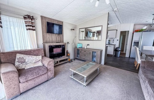 Hopton House | Beautiful 8 berth caravan with decking at Broadland Sands in Suffolk ref 20017CV