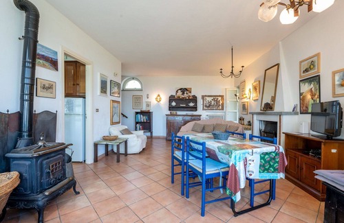 San Damiano dʼAsti Villa | Beautiful apartment in villa for 5 guests with pool, WIFI, TV, patio and pets allowed