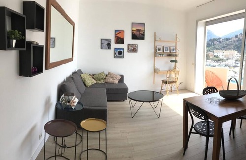 Cassis Apartment | Beautiful and bright apartment with lovely view of Cassis Bay and feet in water
