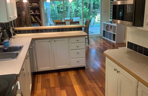 Deep Cove House | Beautiful and cozy furnished house by the north shore mountains and Deep Cove