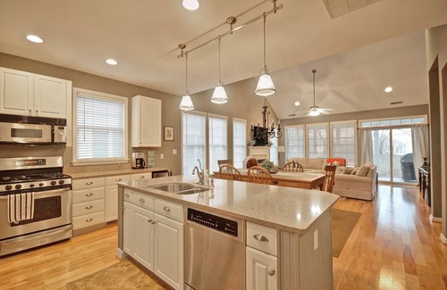 Ocean View House | Beautiful and Comfortable Town Home in Bear Trap Community, steps from the Amenities! WIFI, Pool, Fitness Center, Tennis, Shuttle!