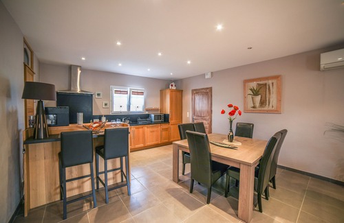 Carpentras Villa | Beautiful and comfortable villa with beautiful heated pool