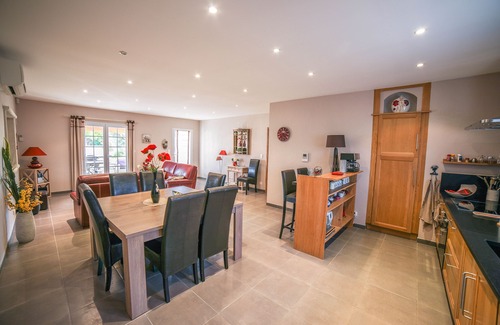 Carpentras Villa | Beautiful and comfortable villa with beautiful heated pool
