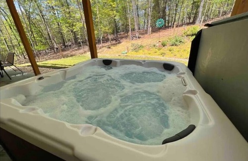 Ellijay Ski Chalet | Beautiful and Peaceful Modern Chalet in River Resort w Hot Tub