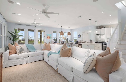 Galveston House | Beautiful and Secluded Autumn Breeze Fantastic Bay View