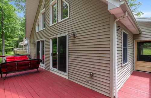 Bushkill Ski Chalet | Beautiful and Spacious Pocono Chalet near all 4 season activities!