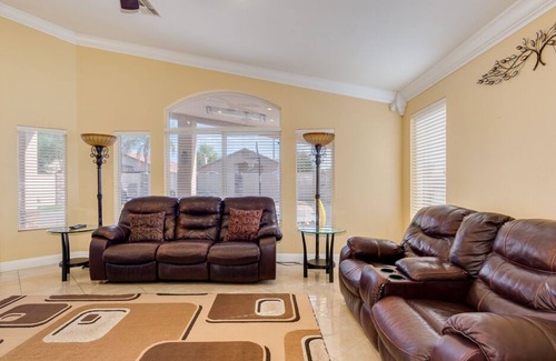 Paradise Valley Village House | Beautiful and Spacious! 4 bedroom 2 bathroom / Private Diving Pool