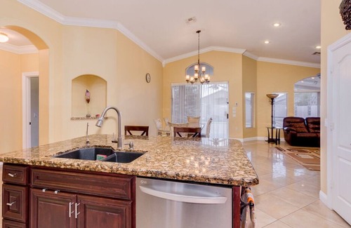 Paradise Valley Village House | Beautiful and Spacious! 4 bedroom 2 bathroom / Private Diving Pool
