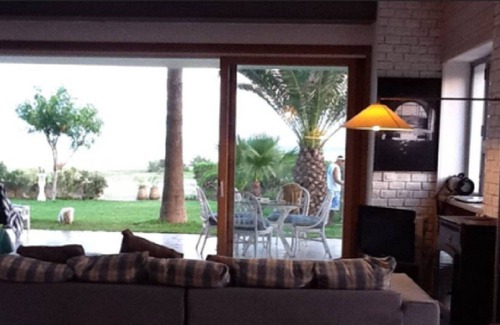 Les Deux Oueds Villa | Beautiful and spacious villa with a large waterfront garden