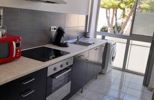 La Faviere Apartment | Beautiful apartment in the center of town, 100 metres from the beach