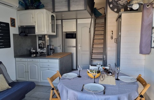 Bormes-Les-Mimosas Apartment | Beautiful apartment in terraced villa, not overlooked quiet Bormes