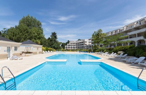 La Baule-Escoublac Apartment | Beautiful apartment, terrace, swimming pools 300 m from the beach