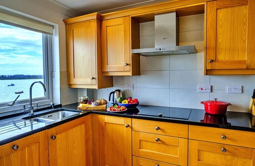 Burnham-on-Crouch Apartment | Beautiful apartment for 5 guests with WIFI, balcony and pets allowed