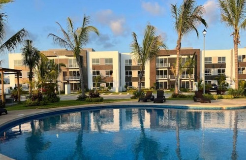 Granjas del Marques Condo | Beautiful apartment with beach club and private patio