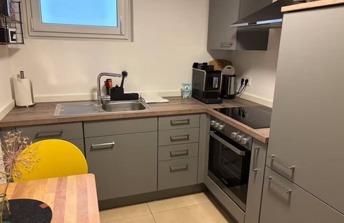 Frankfurt am Main Nord-Ost Apartment | Beautiful apartment with private access in a quiet location with good transport links