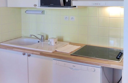 Parentis-en-Born Apartment | Beautiful apartment for 4 guests with WIFI, pool, TV, terrace, pets allowed and parking