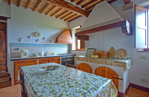 Monteroni d'Arbia Apartment | Beautiful apartment for 2 guests with WIFI, pool, panoramic view and parking, close to Siena