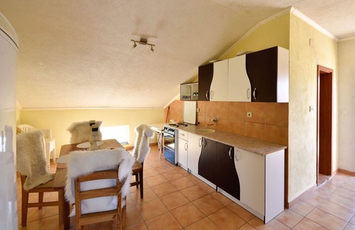 Gornji Karin Apartment | Beautiful apartment for 4 guests with WIFI, A/C, TV, terrace, pets allowed and parking