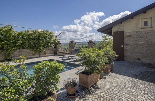 Monforte d'Alba Apartment | Beautiful apartment for 4 people with pool, WIFI, close to Alba