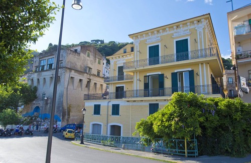 Vietri sul Mare Apartment | Beautiful apartment for 6 people with TV and terrace