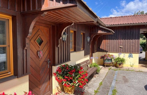 Treffen Villa | Beautiful apartment in villa for 4 people with WIFI, TV, terrace, pets allowed and parking